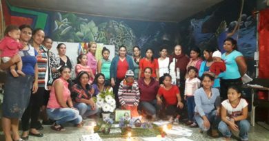 FOTOS del 3er encuentro de la Escuelita de mujeres lenca en resistencia por la salud natural y ancestral del 18, 19 y 20 de mayo 2018 en UTOPIA. FOTOS del 3er encuentro de la Escuelita de mujeres lenca en resistencia por la salud natural y ancestral del 18, 19 y 20 de mayo 2018 en UTOPIA.