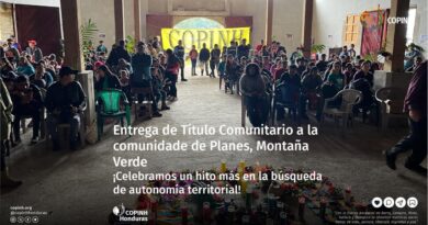 Entrega de Título Comunitario a la comunidad de Planes, Montaña Verde